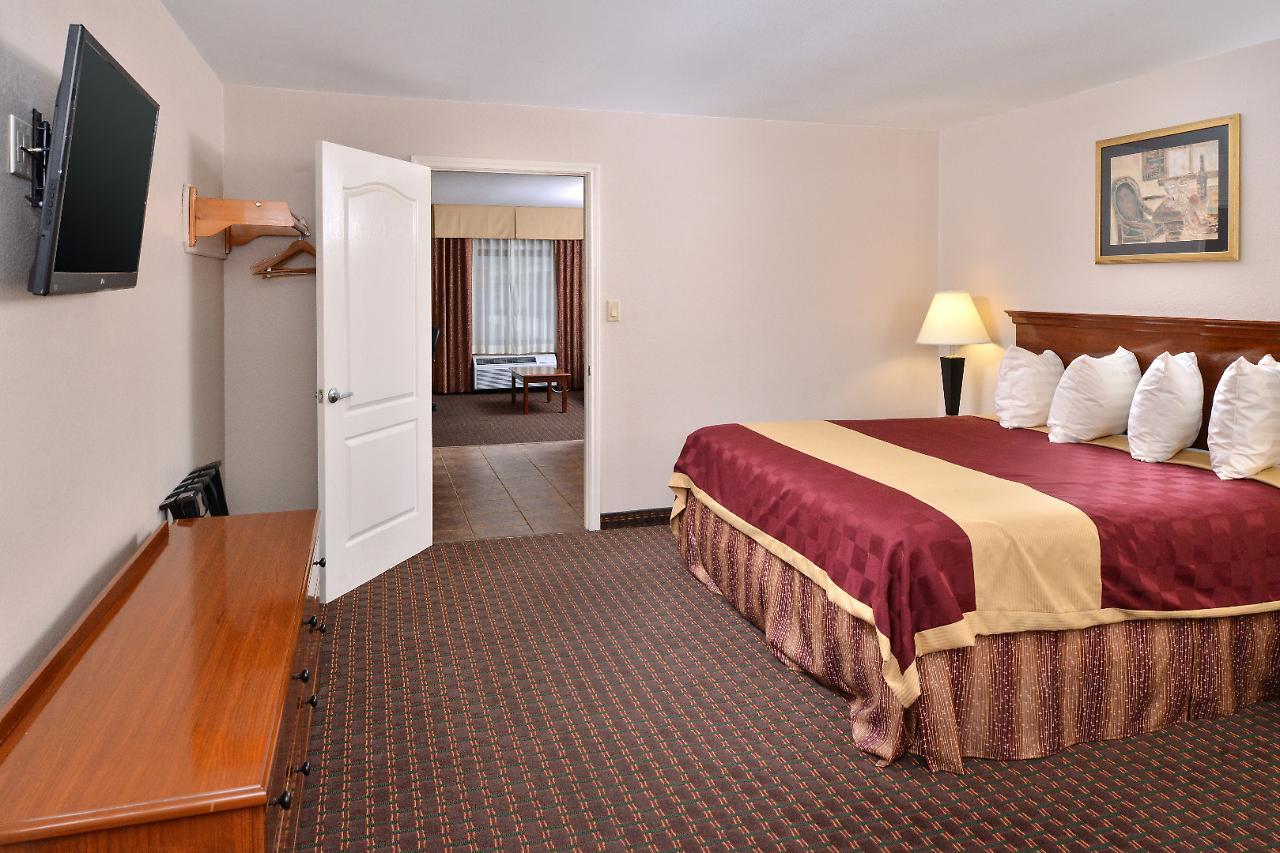 Americas Best Value Inn & Suites San Benito Esterno foto