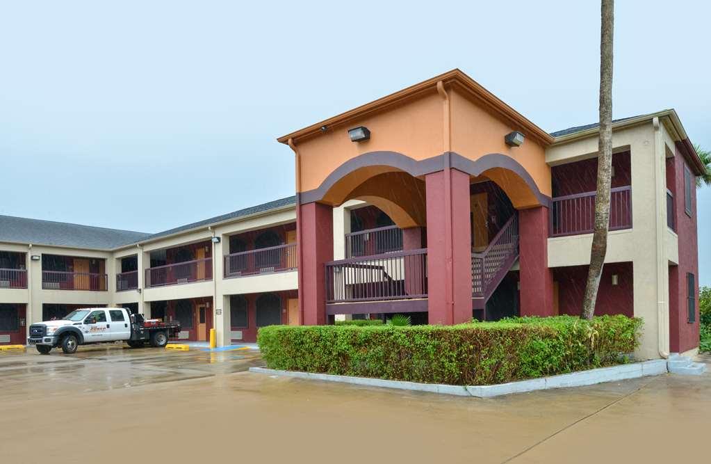 Americas Best Value Inn & Suites San Benito Esterno foto