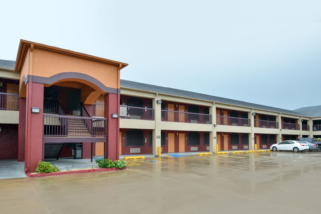 Americas Best Value Inn & Suites San Benito Esterno foto